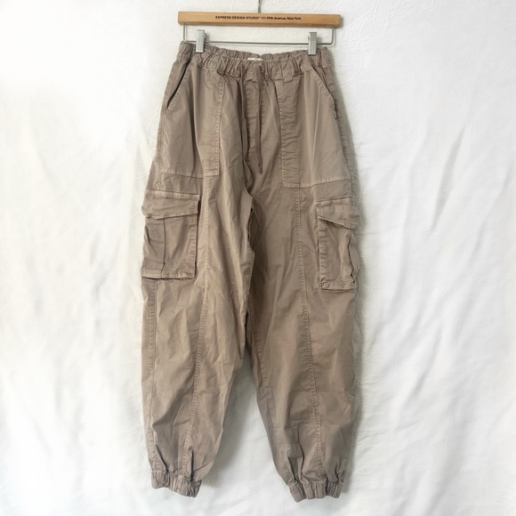 Garage Cargos - Picture 1 of 10
